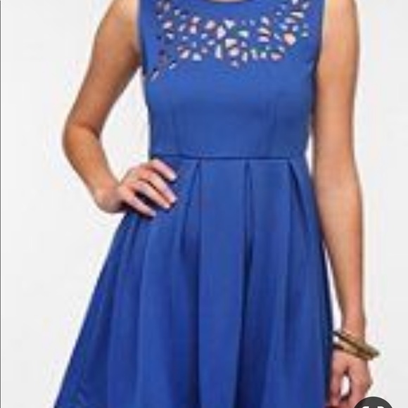 Beautiful blue dress with laser cutouts - Picture 1 of 4